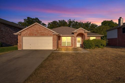 324 Marsha St, Saginaw, TX, 76179-1383 | Card Image