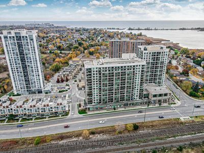 1215 - 1235 Bayly St, Condo with 1 bedrooms, 2 bathrooms and 1 parking in Pickering ON | Image 3