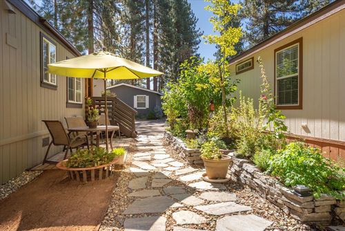 45-10100 Pioneer Trl, Truckee, CA, 96161-2952 | Card Image