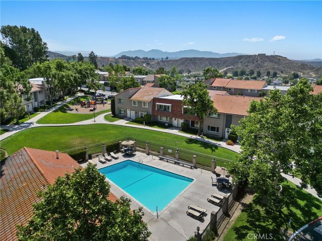 22524 Paseo Terraza, Townhouse with 2 bedrooms, 2 bathrooms and 2 parking in Santa Clarita CA | Image 21