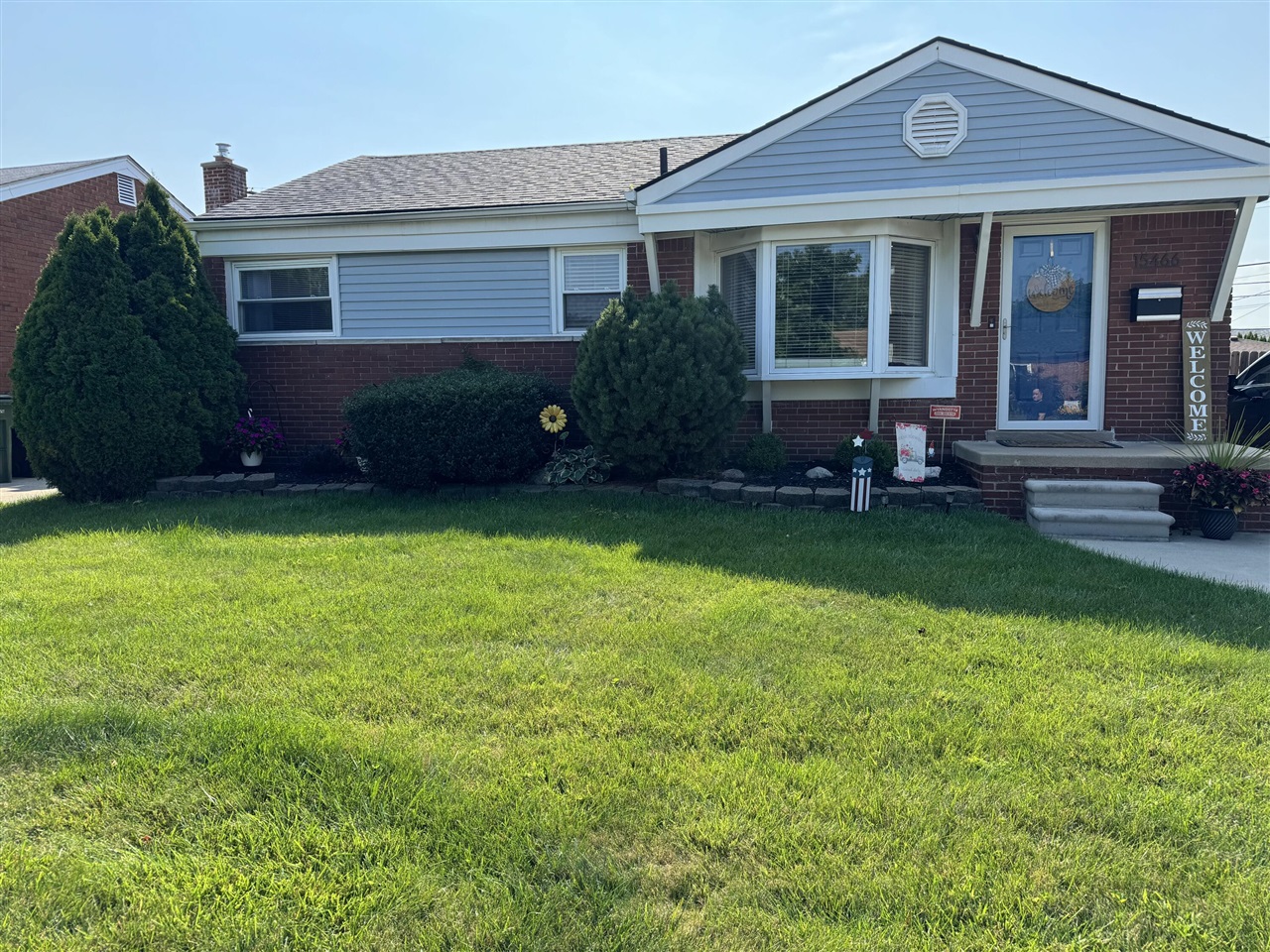 Drake St, Southgate, MI 48195