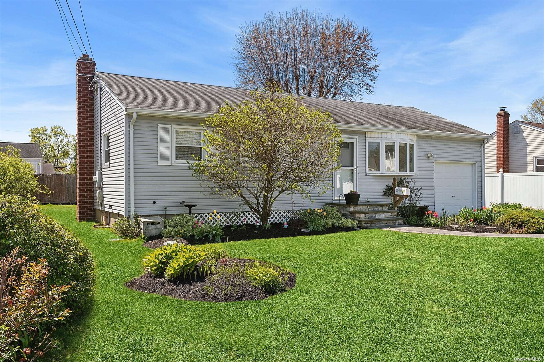 11th St, West Babylon, NY 11704