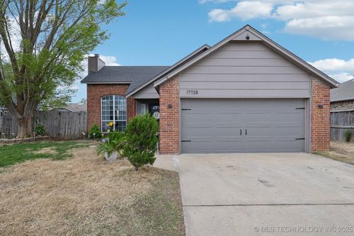 17738 S Santa Fe St, Mounds, OK, 74047-4726 | Card Image