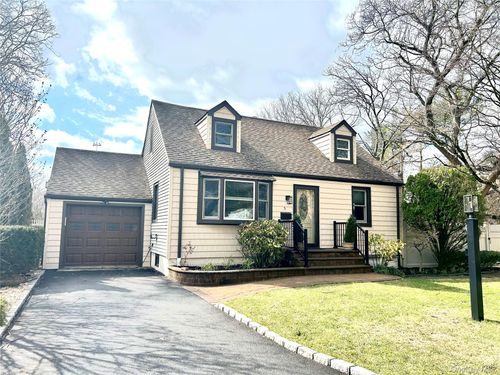 5 Slade Pl, Bay Shore, NY, 11706-6326 | Card Image