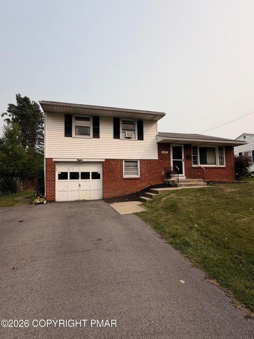 3072 Essex Rd, Allentown, PA, 18103-6309 | Card Image