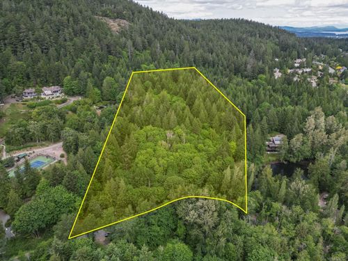 8278 Thomson Pl, Central Saanich, BC, V8M1S1 | Card Image