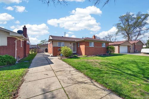 15226 Everly St, Roseville, MI, 48066-4012 | Card Image