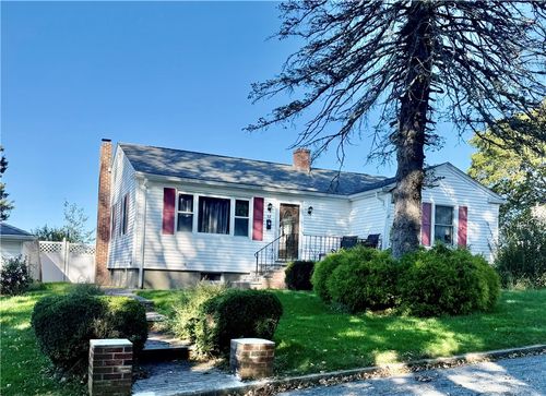 52 Grinnell Ave, Tiverton, RI, 02878-1902 | Card Image