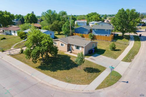923 E Oakland St, Rapid City, SD, 57701-7217 | Card Image