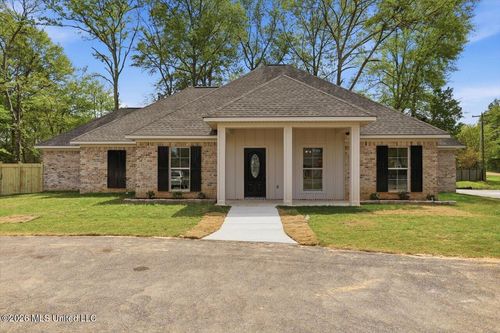 135 Kennedy Farm Pkwy, Brandon, MS, 39042-6603 | Card Image