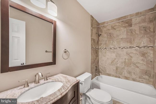 1657 Oak Spring Way, Townhouse with 3 bedrooms, 4 bathrooms and null parking in Reston VA | Image 16