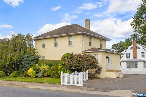 197 S Washington Ave, Bergenfield, NJ, 07621-2918 | Card Image