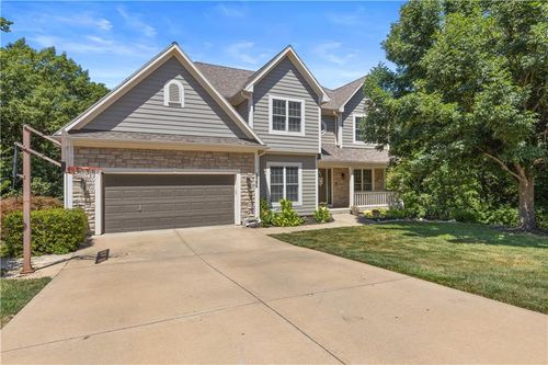 8386 Timber Trails Dr, De Soto, KS, 66018-7109 | Card Image