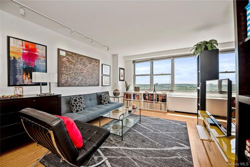 22p-70-25 Yellowstone Blvd, Forest Hills, NY, 11375 | Card Image