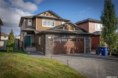 807 Lynd Cres, Saskatoon, SK, S7T0C5 | Card Image