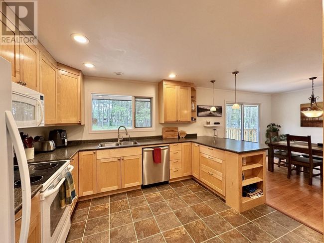 5023 Block Dr, House other with 4 bedrooms, 3 bathrooms and null parking in 108 Mile Ranch BC | Image 10
