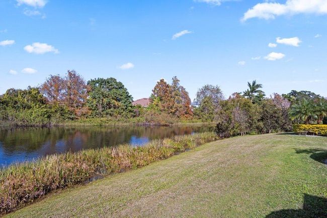 651 Sw Glen Crest Way, Condo with 3 bedrooms, 3 bathrooms and null parking in Stuart FL | Image 52