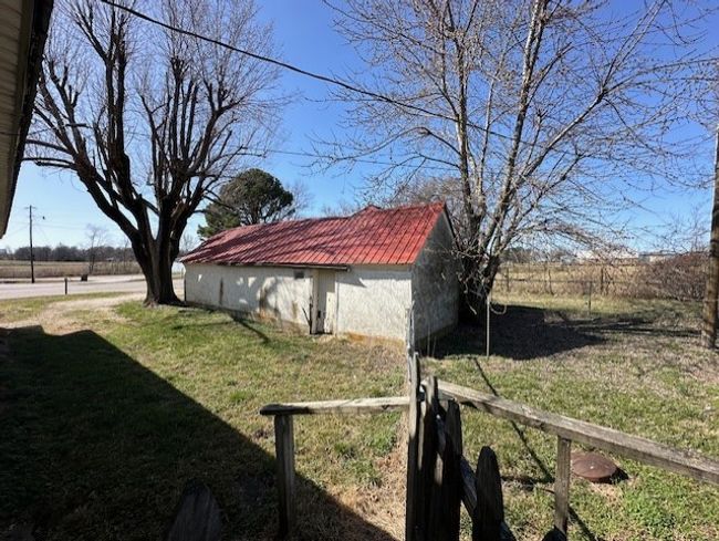 garage | Image 17