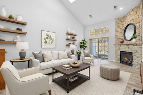 572 Cedar Bluffs Way, Slinger, WI, 53086-9053 | Card Image