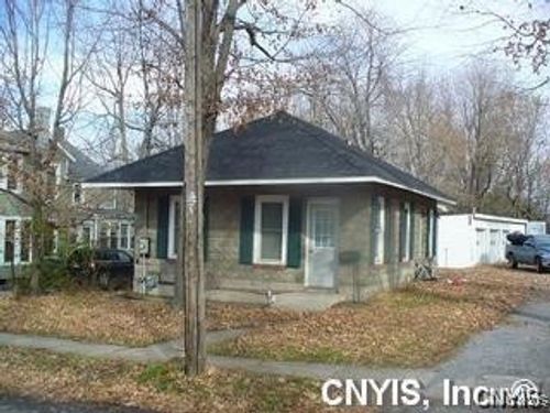 418 Cross St, Watertown, NY, 13601-3215 | Card Image