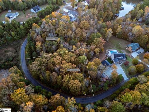 173 W Waters Edge Ln, West Union, SC, 29696-3624 | Card Image