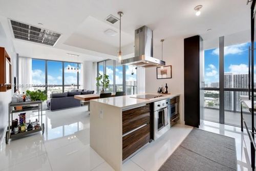 3205-1100 Biscayne Blvd, Miami, FL, 33132-1746 | Card Image