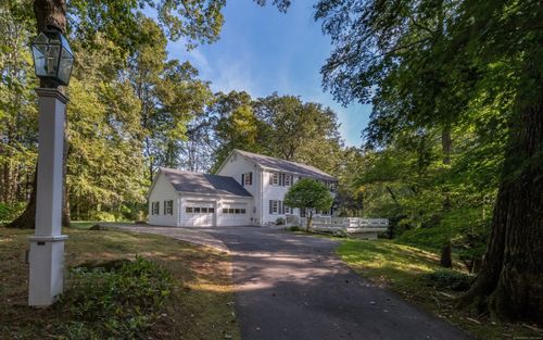16 Rockledge Dr, Avon, CT, 06001-2415 | Card Image