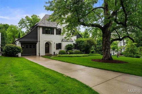 27 Ridgetop Dr, Richmond Heights, MO, 63117-1000 | Card Image