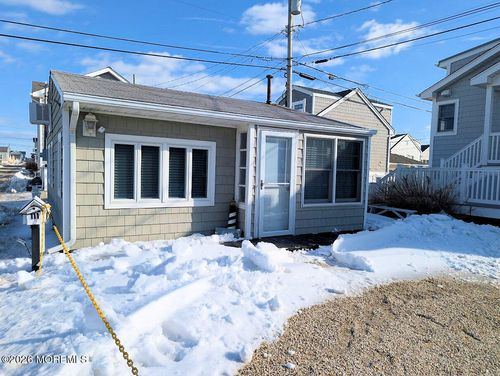 111 W Marlin Way, Lavallette, NJ, 08735-1227 | Card Image