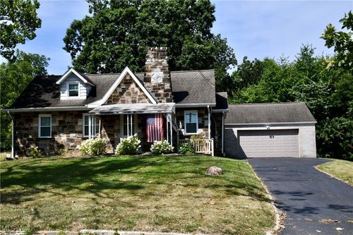 190 Forest Hill Dr, Austintown, OH, 44515-3139 | Card Image