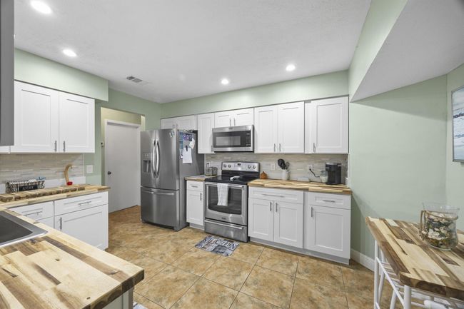 2442 Sw Lafayette St, House other with 3 bedrooms, 2 bathrooms and null parking in Port St. Lucie FL | Image 13