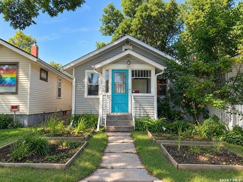 1407 C Avenue N, Saskatoon, SK, S7L1K9 | Card Image
