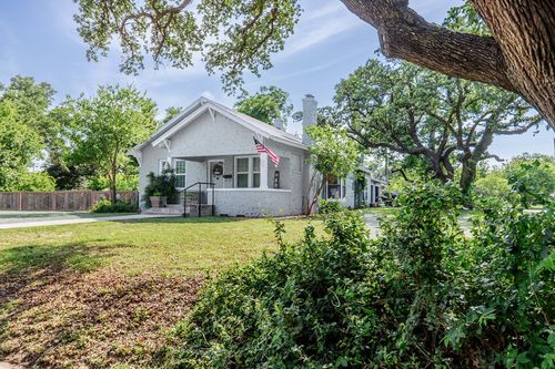 1800 S China St, Brady, TX, 76825-6935 | Card Image