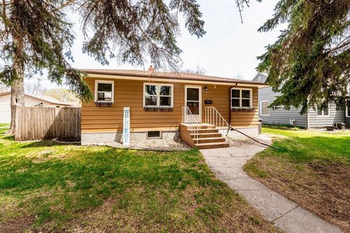 110 4th St Se, Barnesville, MN, 56514-3624 | Card Image