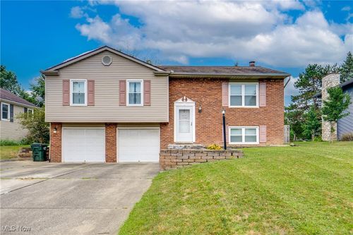 8031 Woodrush Dr Nw, North Canton, OH, 44720-5720 | Card Image