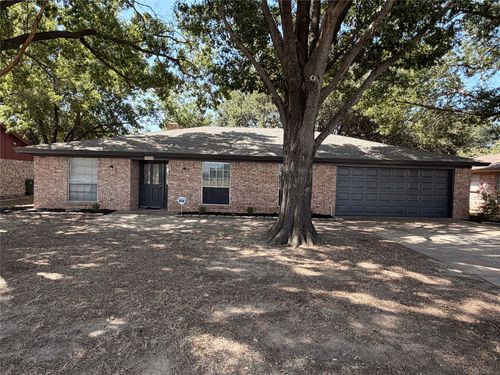 7428 Bogart Dr, North Richland Hills, TX, 76180-6302 | Card Image