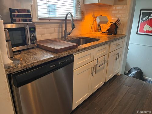 515 Farmdale St, Ferndale, MI, 48220-1856 | Card Image