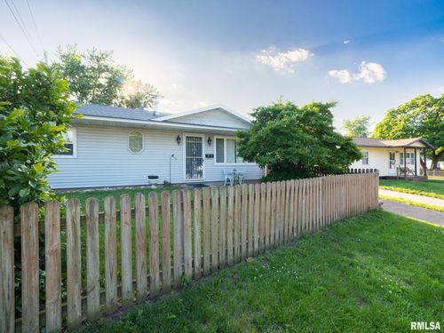 1619 N 16th St, Pekin, IL, 61554-1853 | Card Image