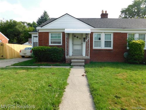 18557 Roscommon St, Harper Woods, MI, 48225-2109 | Card Image