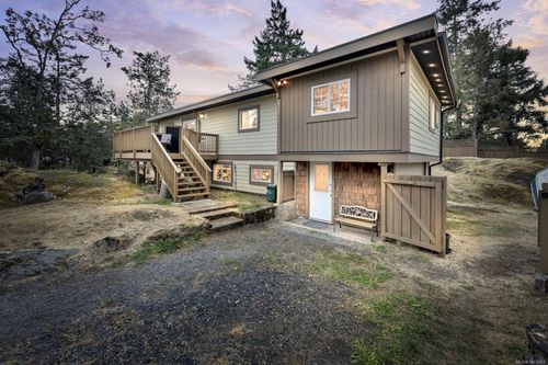 2586 Rainville Rd, Victoria, BC, V9B3N1 | Card Image
