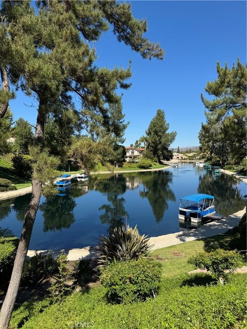 23024 Park Sorrento, Calabasas, CA, 91302 | Card Image