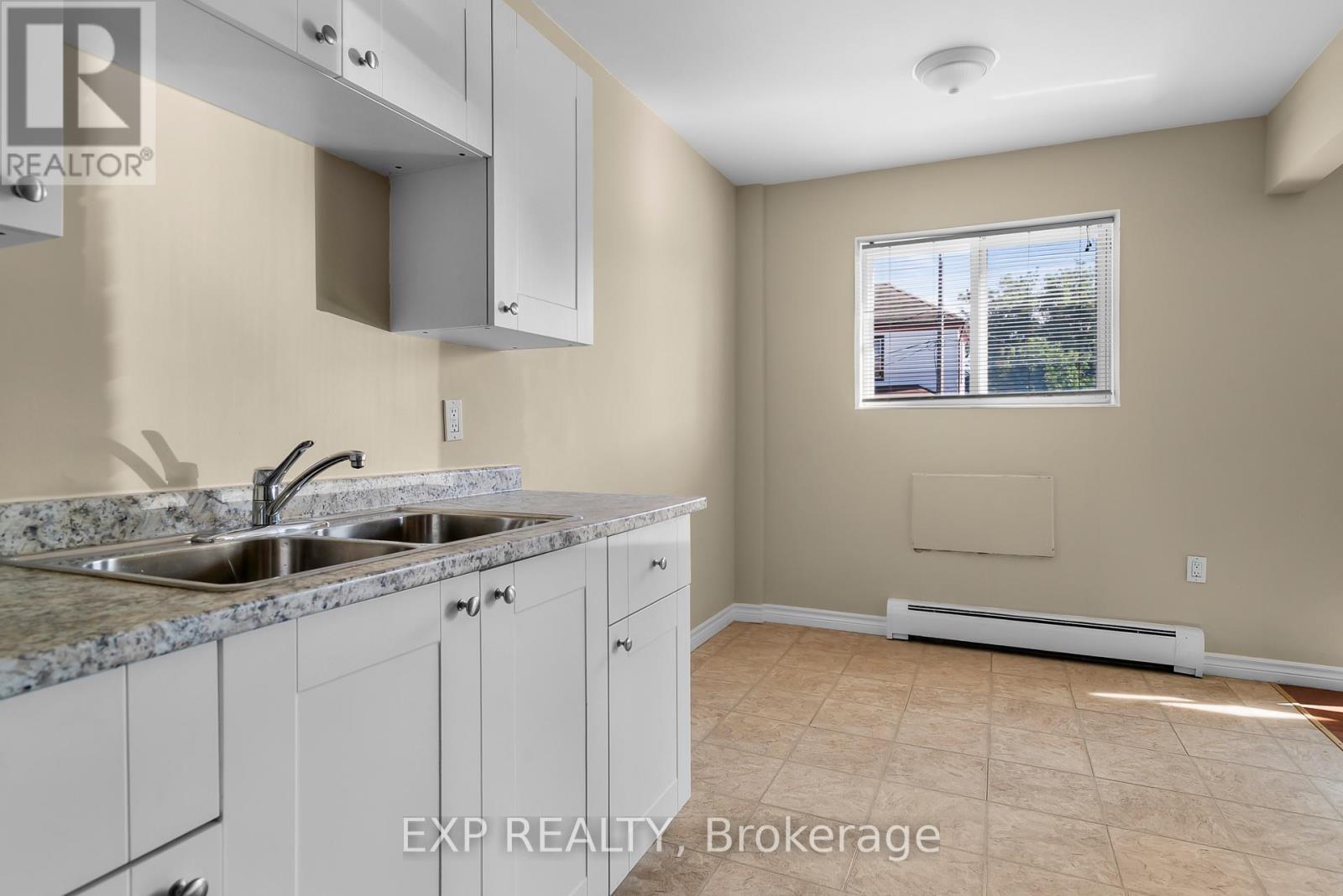 Residential Lease in Niagara Falls (Downtown) 3