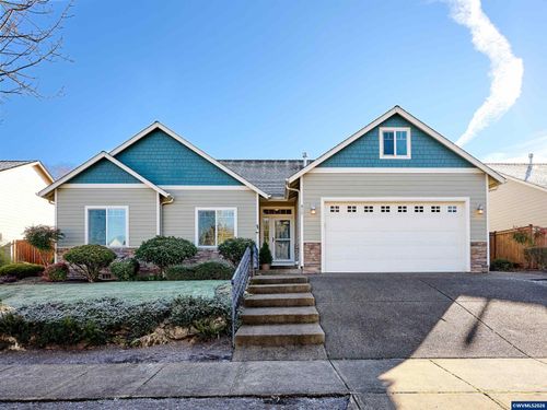 918 Pioneer Dr, Silverton, OR, 97381-8732 | Card Image