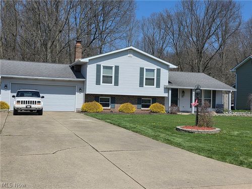 674 Angiline Dr, Youngstown, OH, 44512-6572 | Card Image