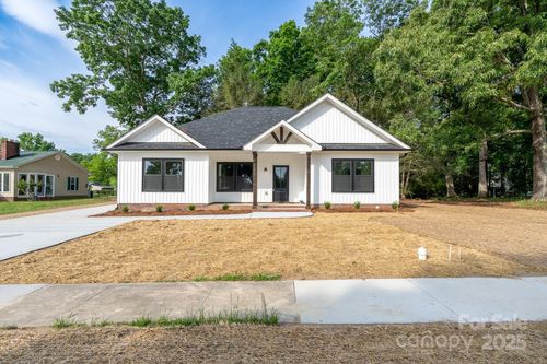 315 W Hoke St, Landis, NC, 28088-1711 | Card Image