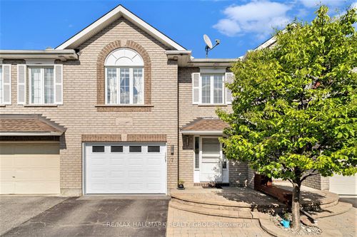 7 Maple Park Private, Blossom Park - Airport and Area, ON, K1T4A6 | Card Image