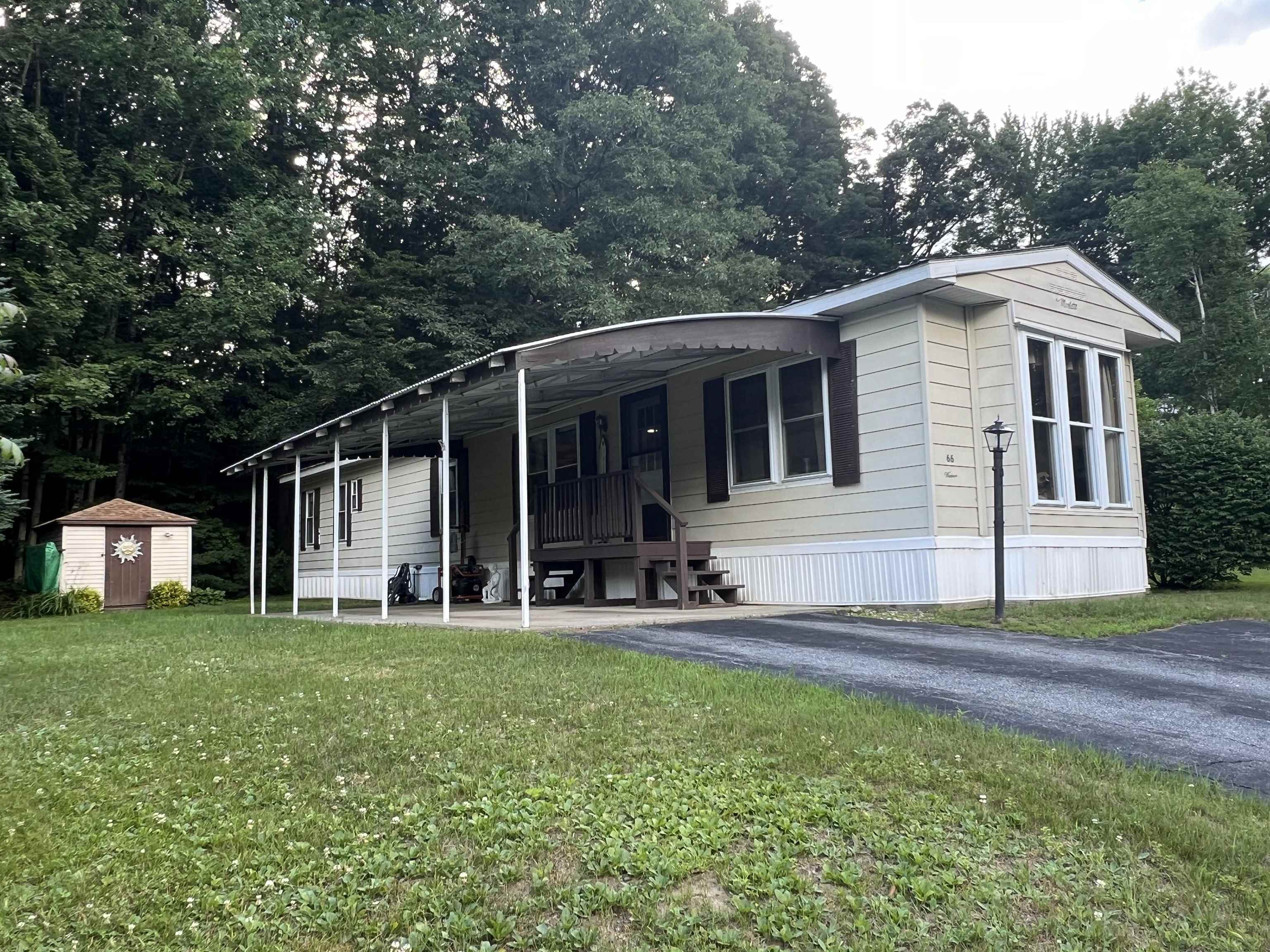 Brandon Pl, Claremont, NH 03743