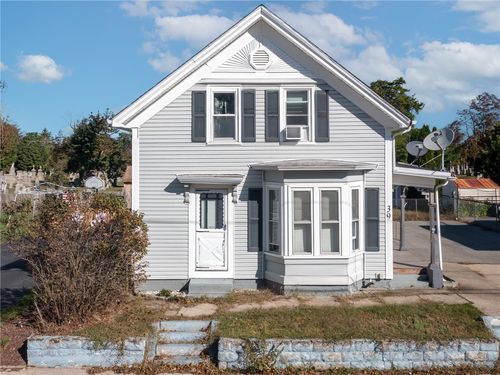 39 Bagley St, Central Falls, RI, 02863-1601 | Card Image