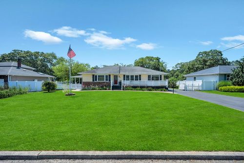 64 Rockaway St, Islip Terrace, NY, 11752-1017 | Card Image