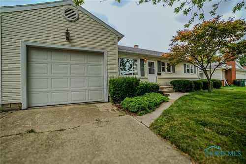 100 Rossway Ave, Rossford, OH, 43460-1348 | Card Image